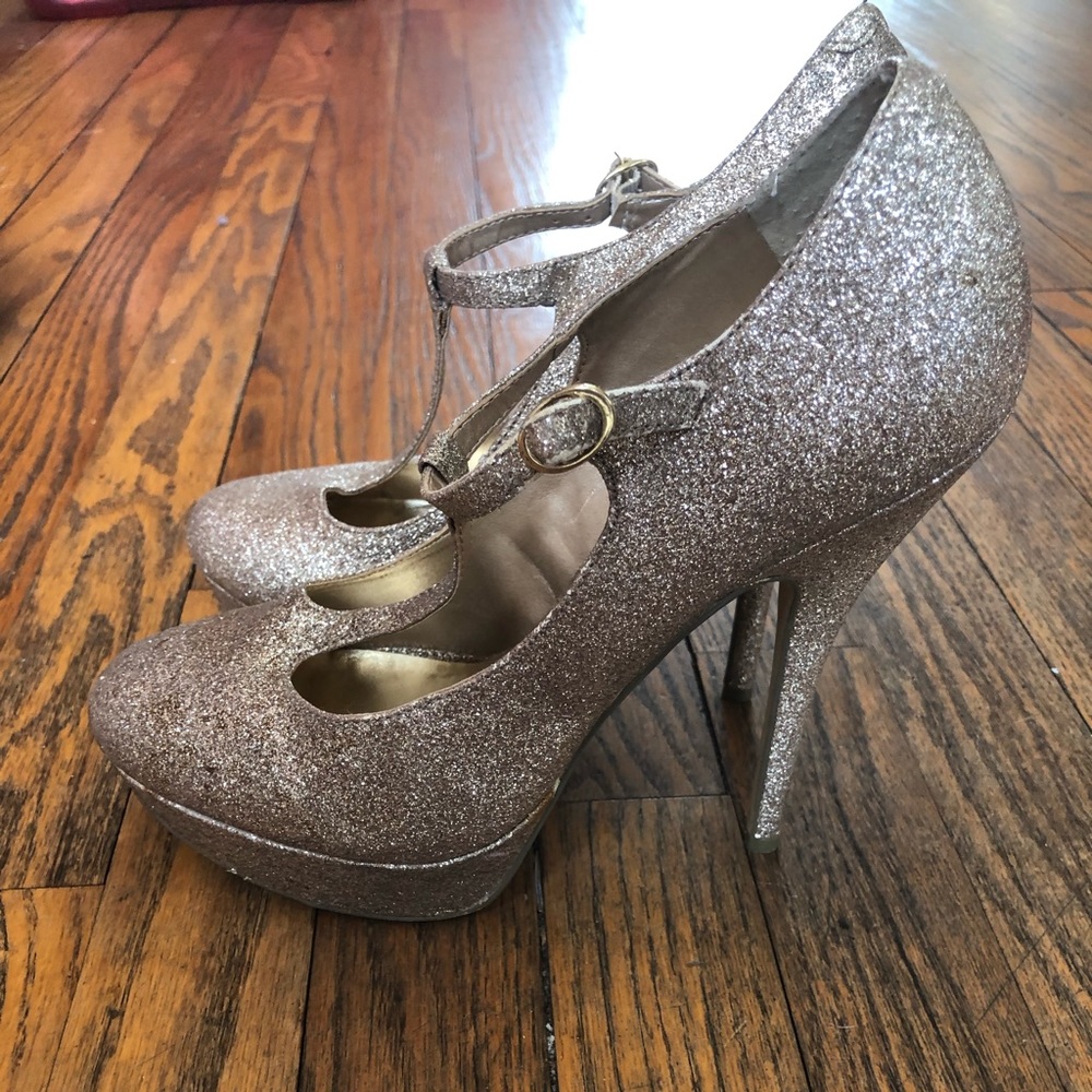 Steve Madden Gold Sparkle Pumps